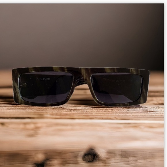 Knotwtr Luxury Sunglasses NWT Boxed with accessories New in Box